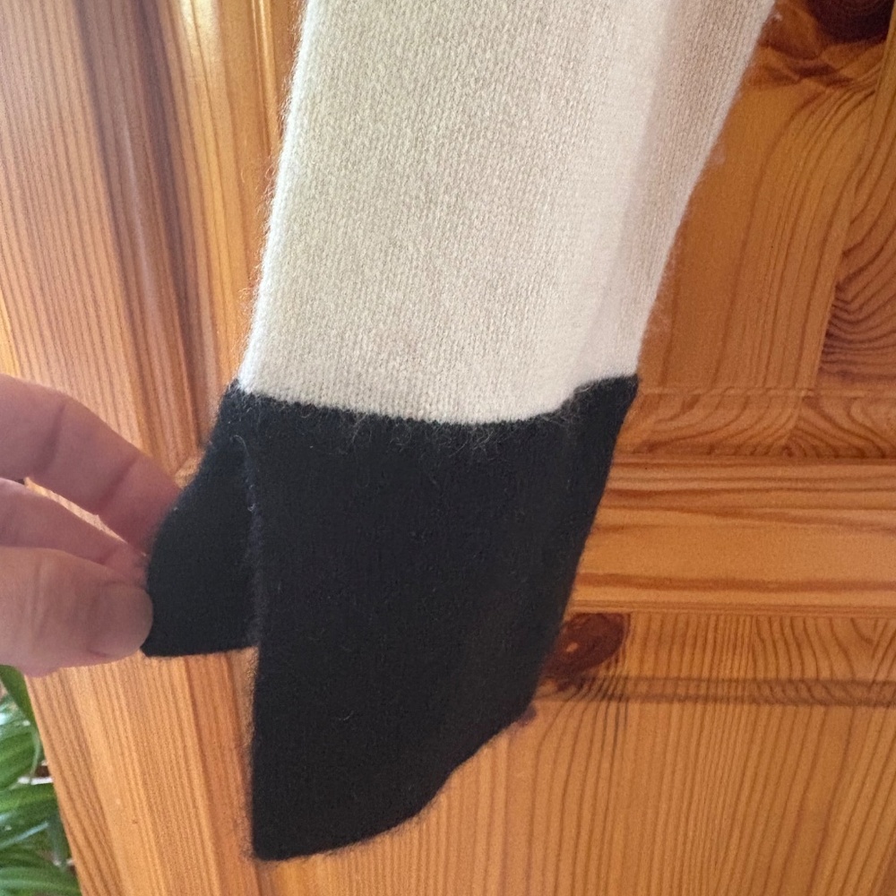 100% Cashmere Lord and Taylor 90’s Sweater Women’s XS Ivory and Black, unique! - Picture 6 of 6